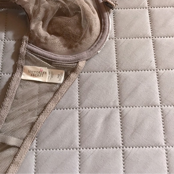 New lace bra by Victoria Secret vintage 2K’s - Picture 2 of 4